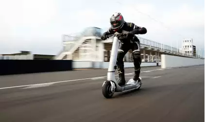 BO M Turbo: O Limite do Concebível sobre Duas Rodas Elétricas